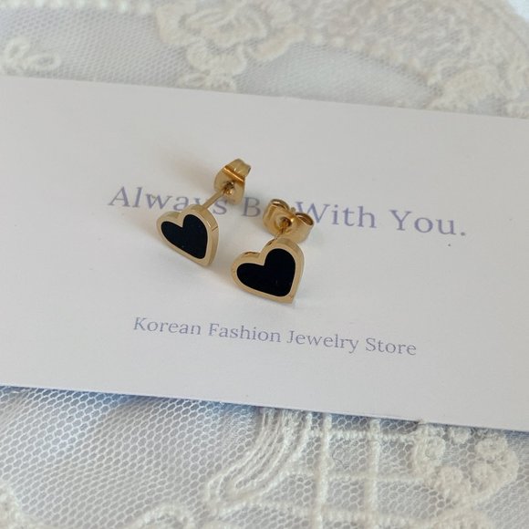 [14K Gold Plated] Black Heart Shaped Stud Earrings - Picture 5 of 9